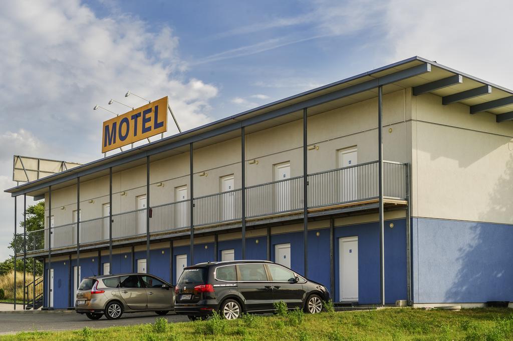 Tour-Motel Wilfersdorf  Buitenkant foto