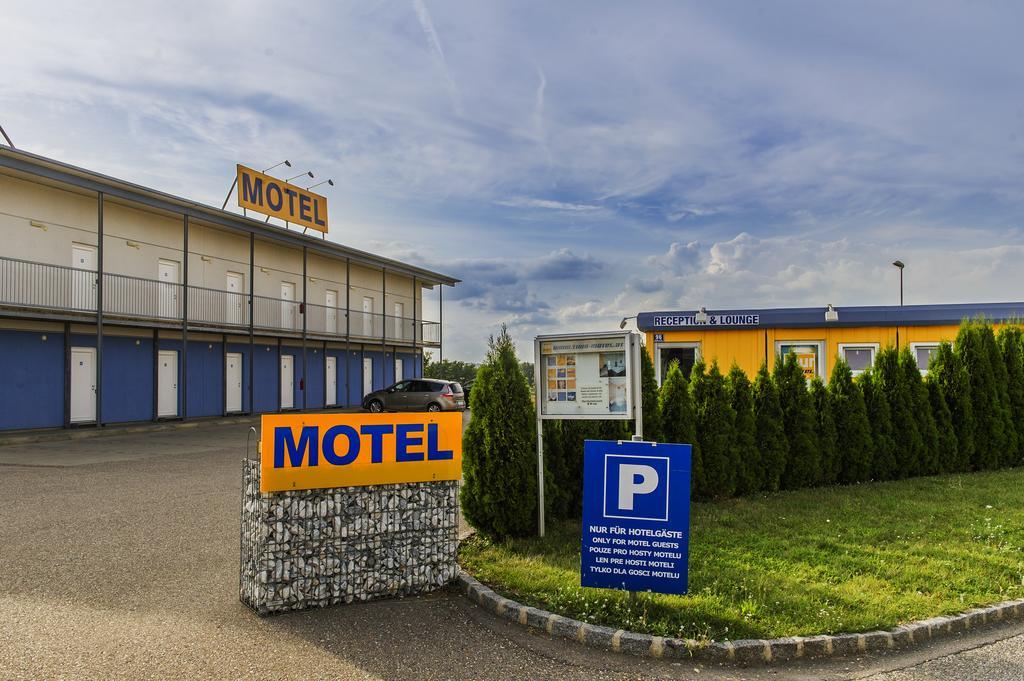 Tour-Motel Wilfersdorf  Buitenkant foto